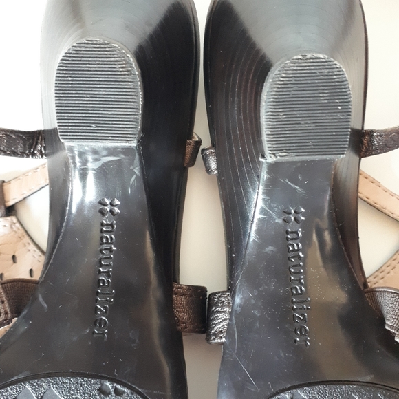 Naturalizer Leather Bronze Low Heel Sandal 8 Wide - Picture 10 of 10